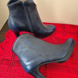 Elegant Black Leather Heeled Boots